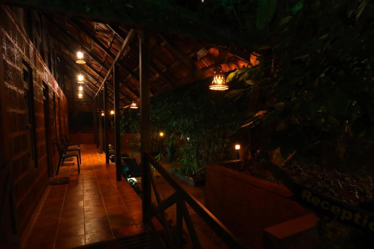 Greens Tree House & Wood House Sultan Bathery Εξωτερικό φωτογραφία